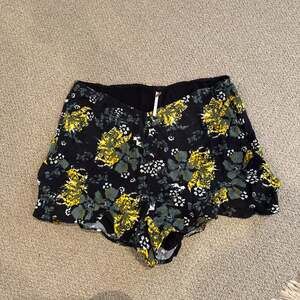 Free People Fiona Tropical Night Black Floral Flutter Shorts